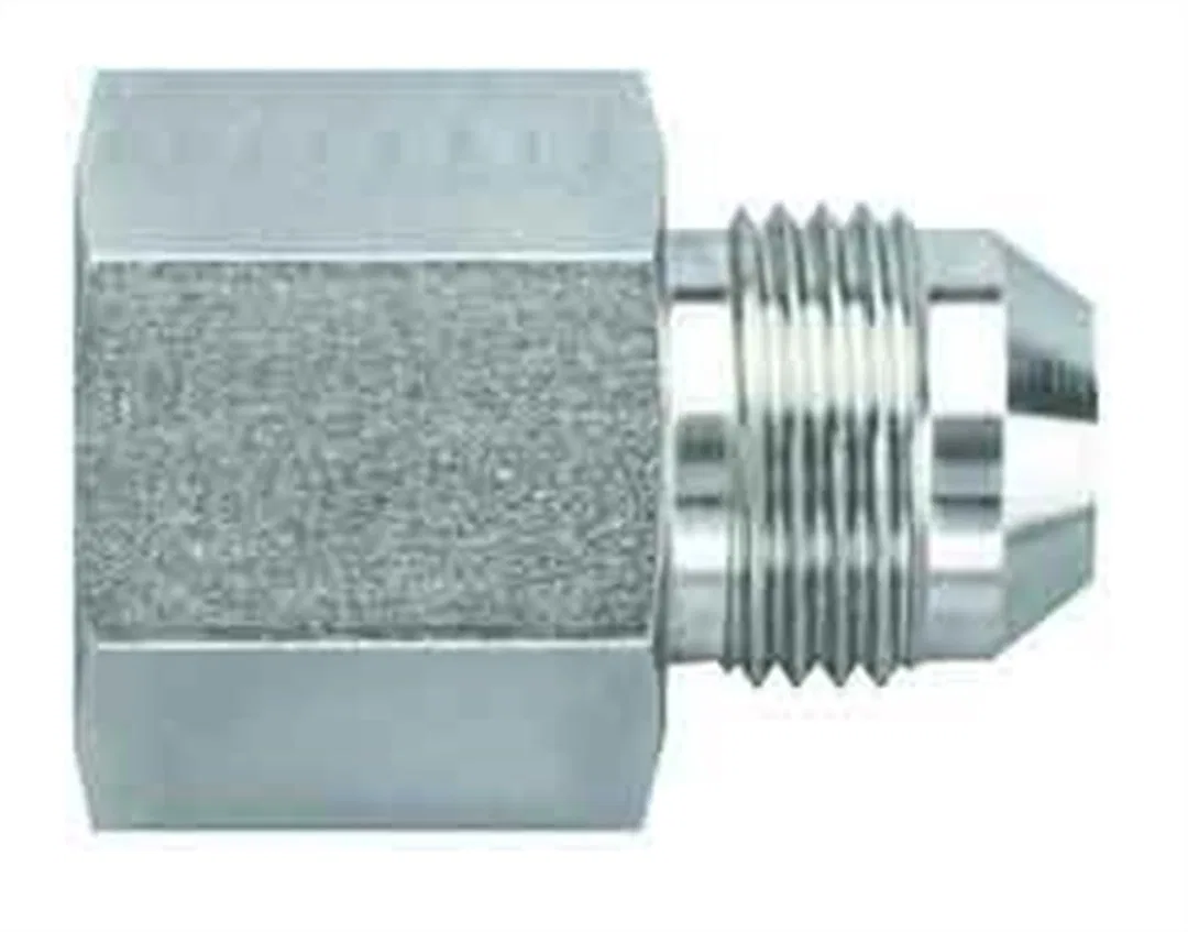 FCM2421 – AEROQUIP Adapter Fitting, -10 AN Female To -8 AN Male Steel